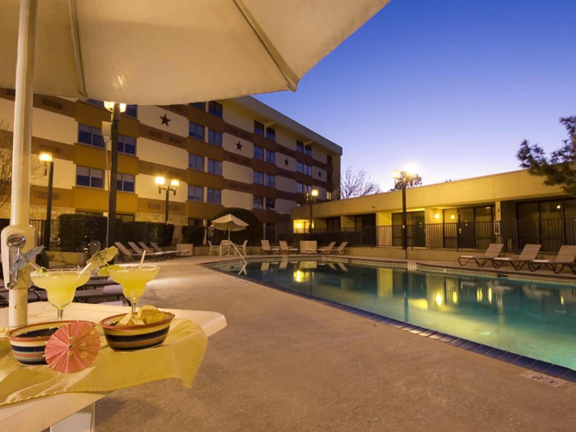 Wyndham Garden Hotel Austin Eksteriør bilde